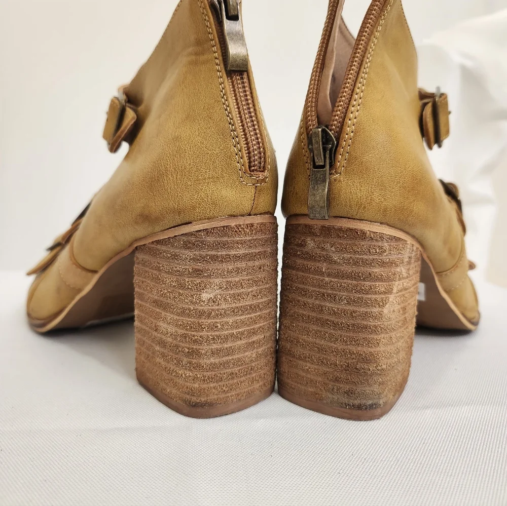 Beast Fashion Mustard Cutout Buckle Block Heel Sandals – Size 8.5 - Picture 5 of 10
